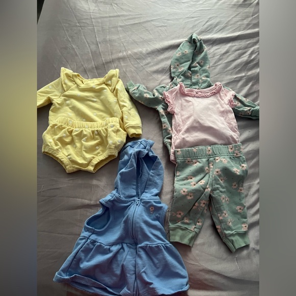 Babygirl 0-3 month clothes - Picture 3 of 6